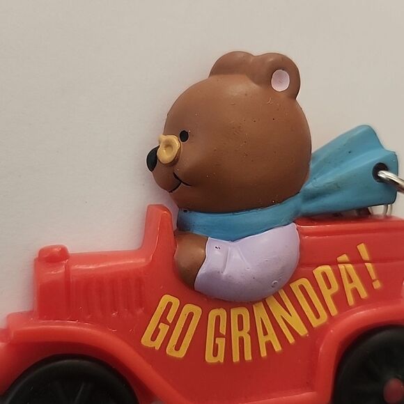 AVON Vintage Cause You're Special Key Chain "GO GRANDPA!" - Picture 4 of 4